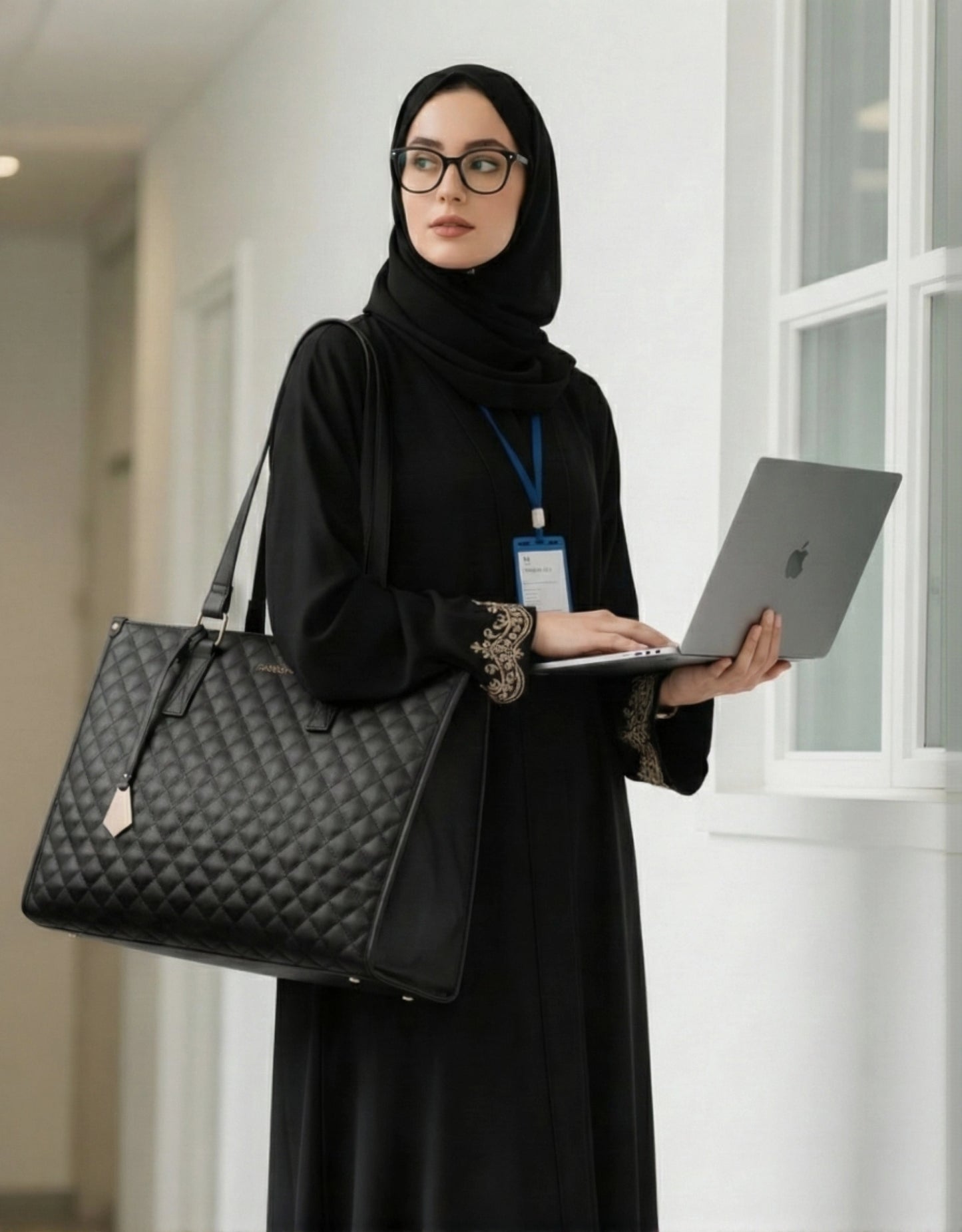 شنطة نسائية أنيقة للعمل والدراسة